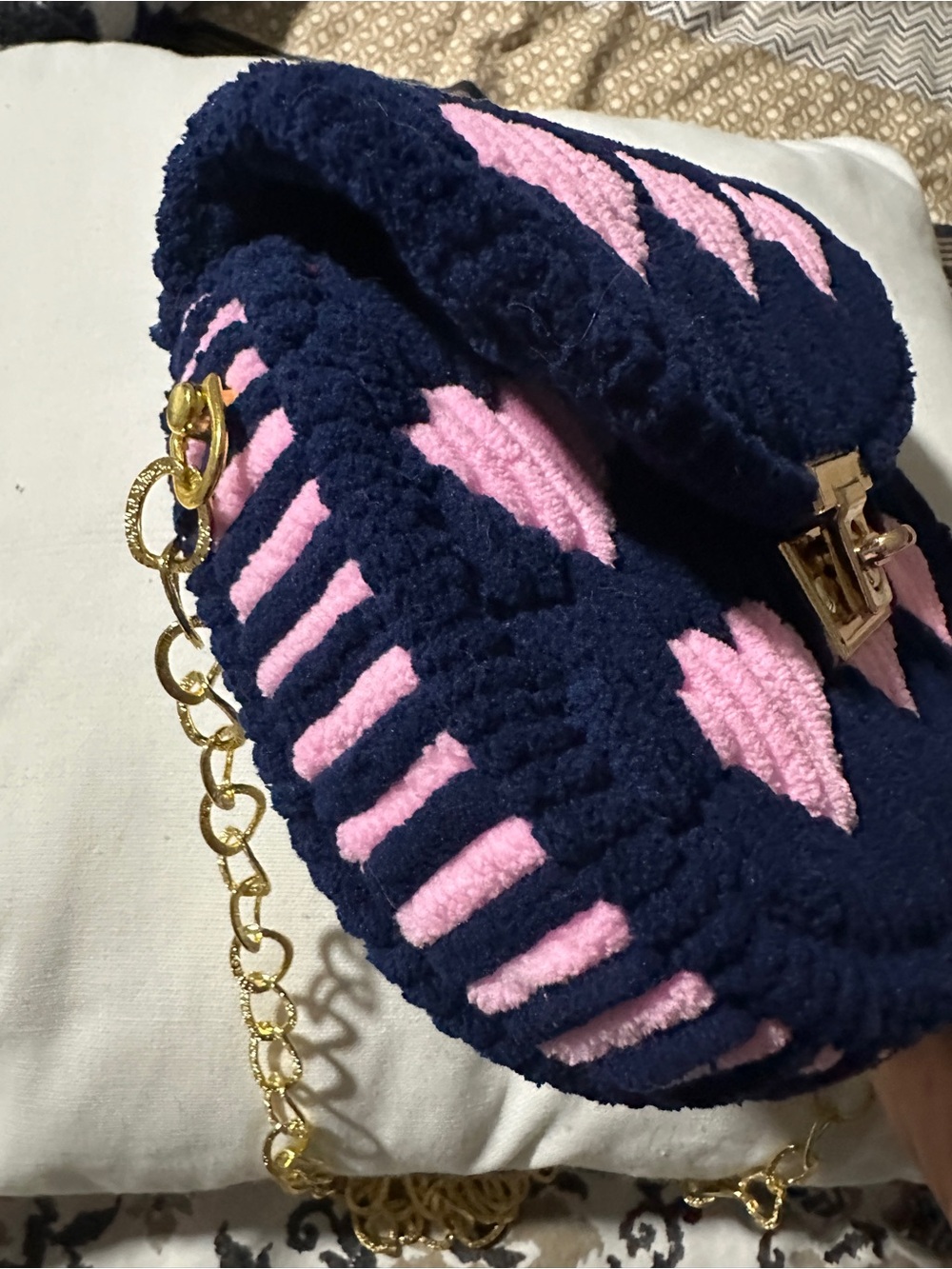 Navy Knit Heart Crossbody handmade Bag with Gold Chain - Picture 3 of 5